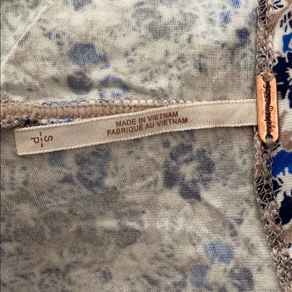 V Neck blouse with gathered sleeves - Picture 5 of 8